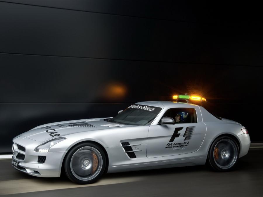  Mercedes-Benz SLS AMG F1 Safety Car 2010 года  (фото 35 из 46)